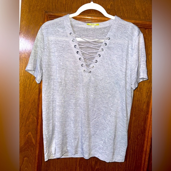 Gianni Bini Lace up T - Picture 1 of 2